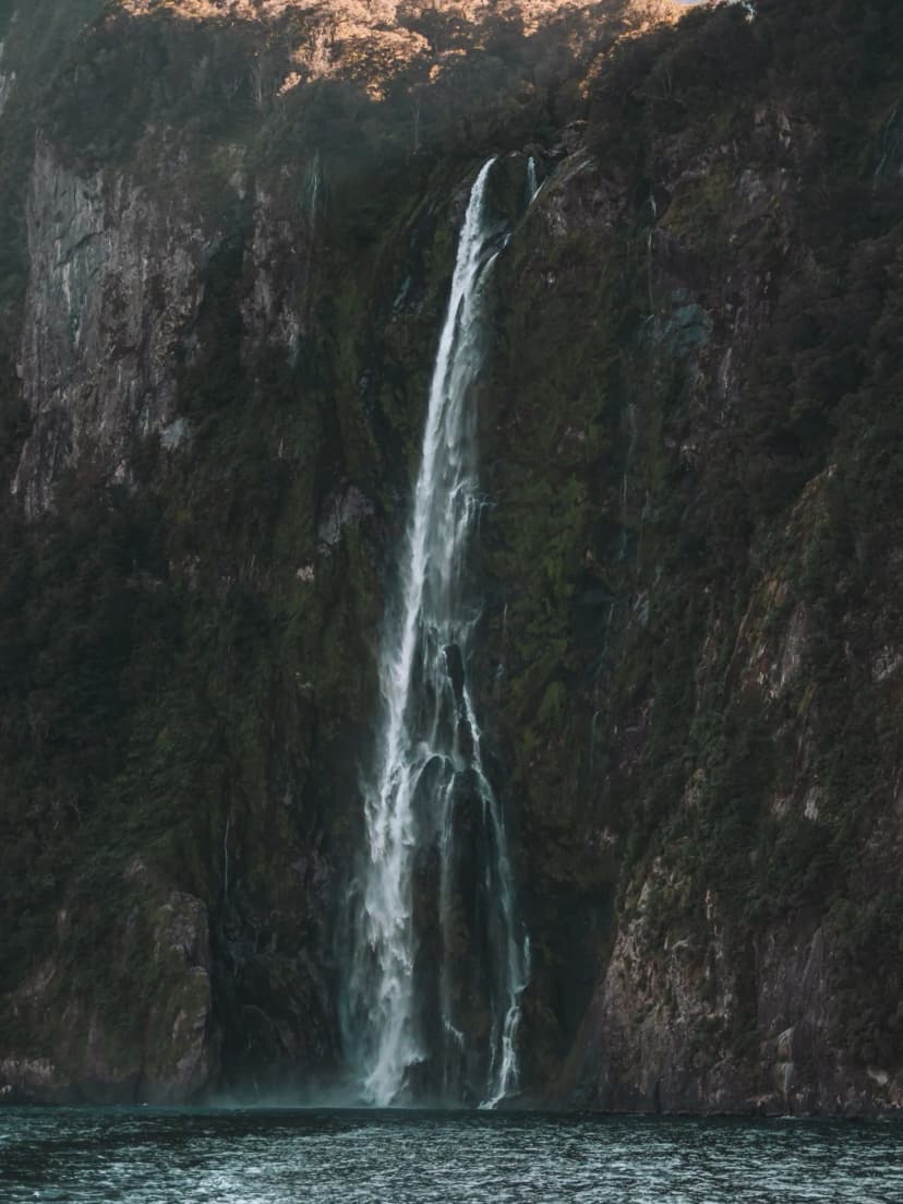IMMAGINE DELLA CASCATA AL MILFORD SOUND